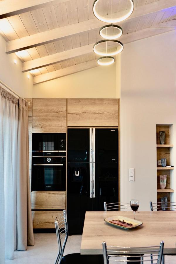Emily Apartments Νυδρί Εξωτερικό φωτογραφία